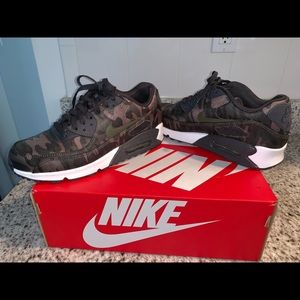 Women’s Nike Air Max 90